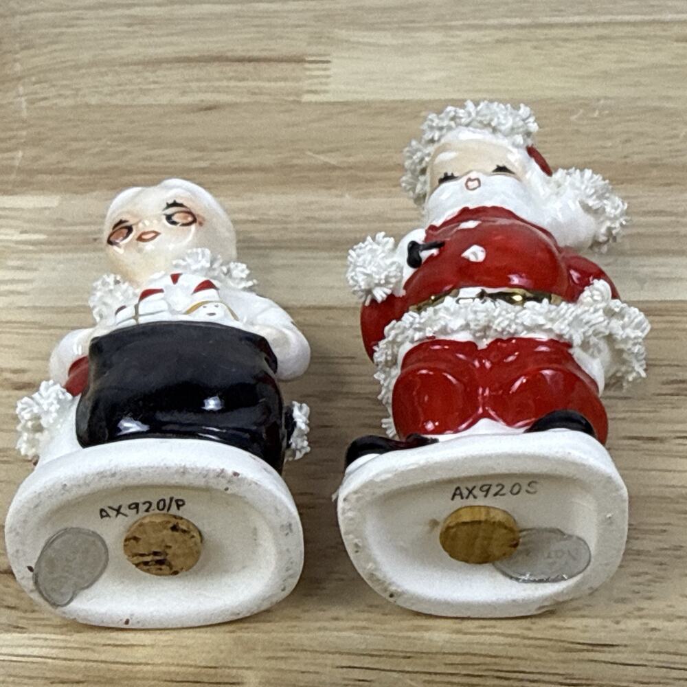 Vintage Napco Santa & Mrs Claus Salt & Pepper Shakers Spaghetti Trim - Picture 7 of 8